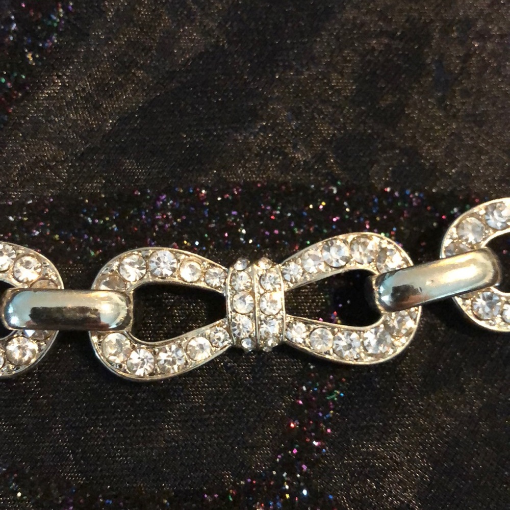Beautiful bow necklace.